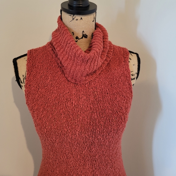 Guess Sleeveless Turtleneck knit Sweater - Picture 4 of 16